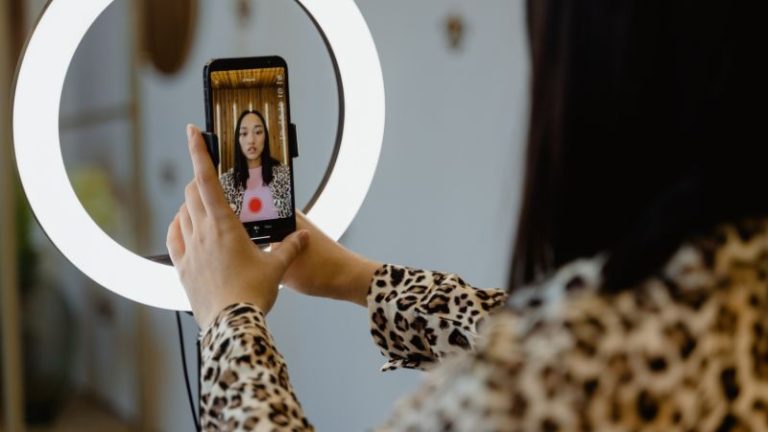 Tiktok x Kwai: qual é o aplicativo ideal para criadores de conteúdo?